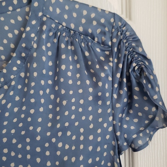 Loved Banana Republic Silk blue top - Picture 2 of 6